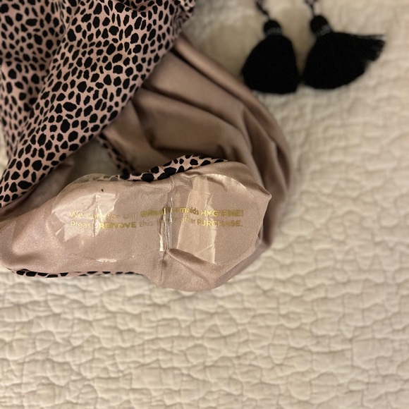 NWT Reversible Maaji Cheetah Safari Plunge One Piece Swimsuit - Picture 6 of 6